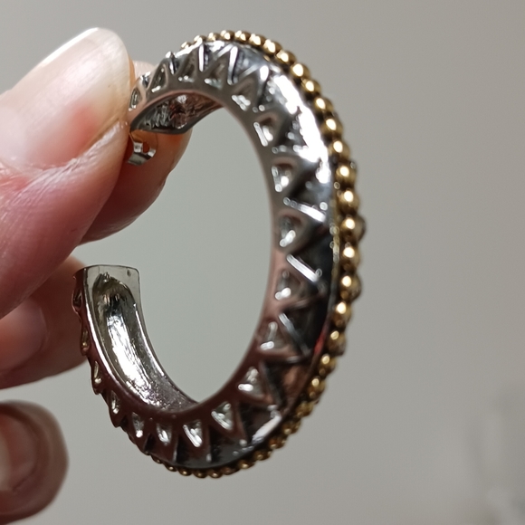 NWOT Chicos Hoop Earrings Silver and Gold Two Tone Ribbed Retro post back - Picture 5 of 16